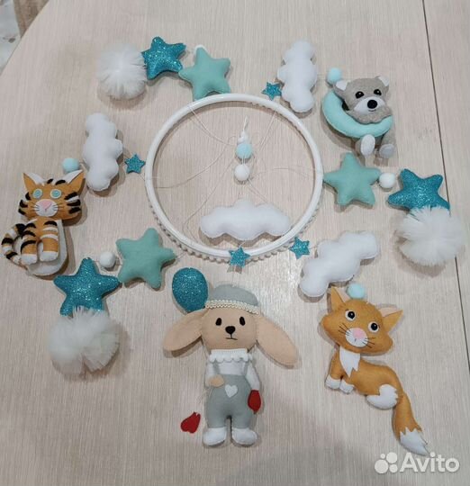 Мобиль из фетра ручной работы