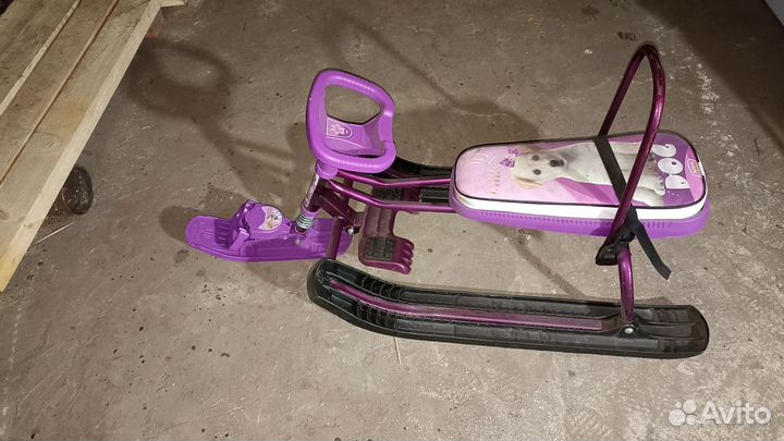 Детский снегокат со спинкой