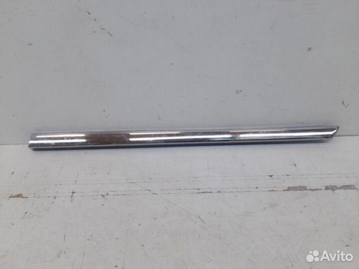 Молдинг двери передний правый Toyota Land Cruiser