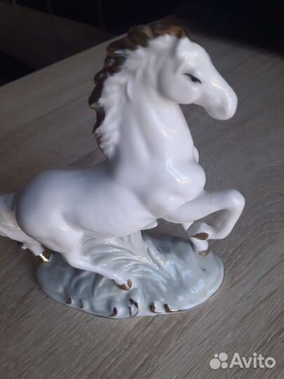 Статуэтка фарфор