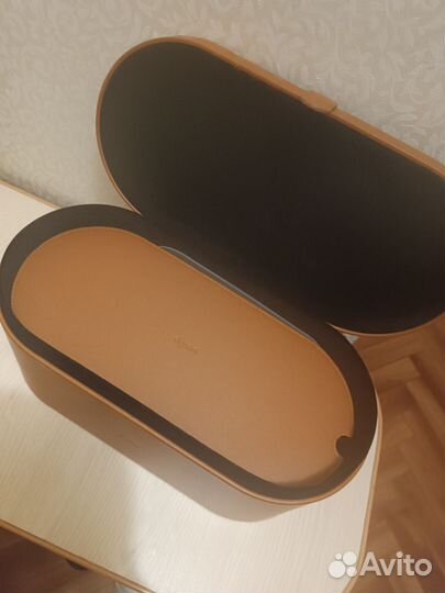 Коробка от фена dyson