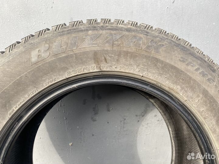 Bridgestone Blizzak Spike-01 235/65 R17
