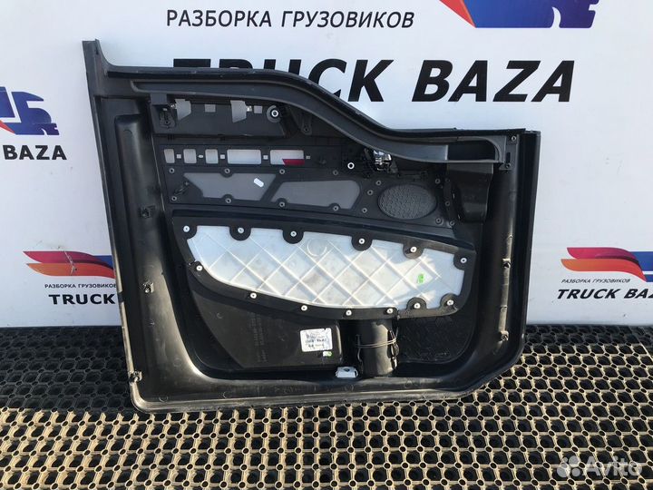 81626306110 Обшивка двери правой Man TGX