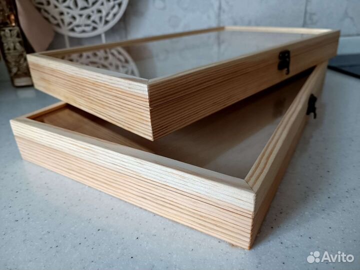 Шкатулка (витрина) деревянная со стеклом