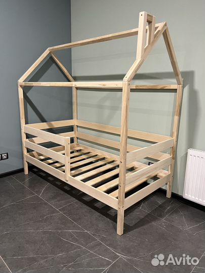 Детская кровать домик