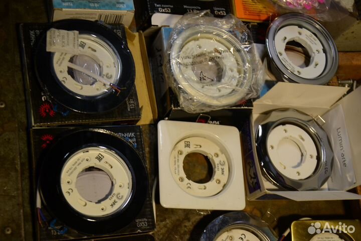 Встраиваимые светильники 18шт