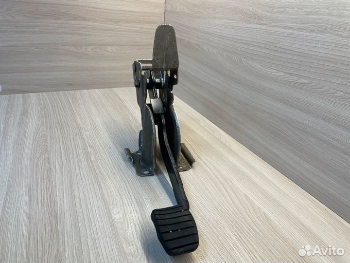 Педаль тормоза LADA X-Ray