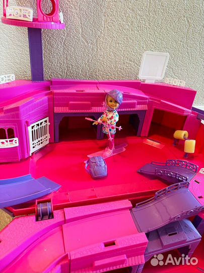 Гараж Барби