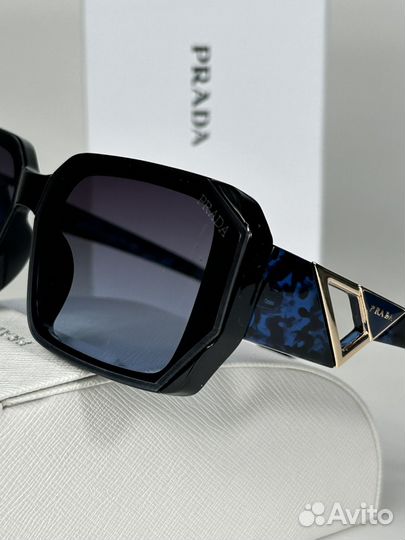 Солнцезащитные очки prada