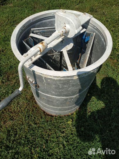 Медогонка 3 рамочная б/у