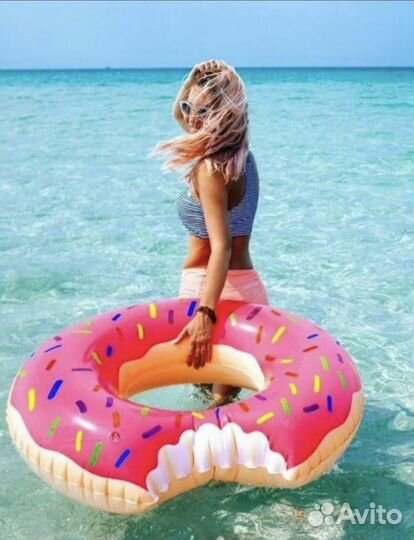 Надувной круг пончик 90 см