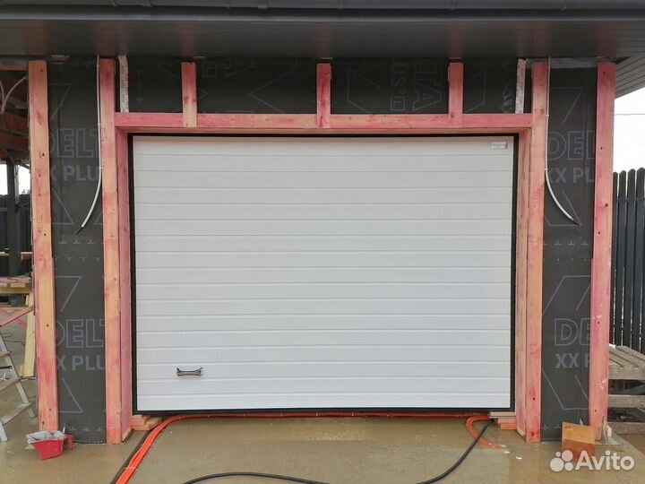 Секционные ворота для гаража Alutech