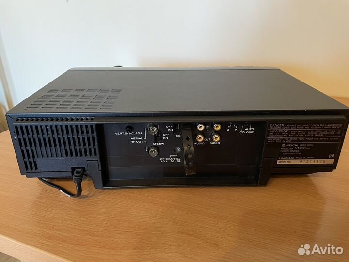 Видеомагнитофон hitachi VT-P60 пишущий