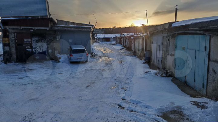 Гараж, > 30 м²