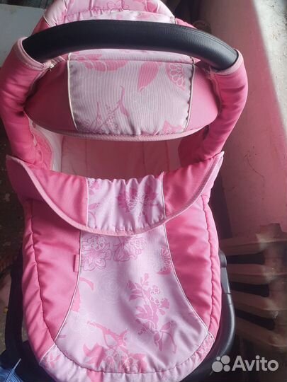 Прогулочная коляска с надувными колесами