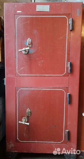 Сейф металлический