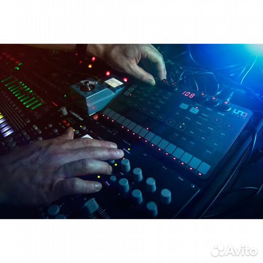 Клавишный инструмент IK Multimedia UNO Synth