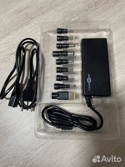 Универсальный адаптер для ноутбука