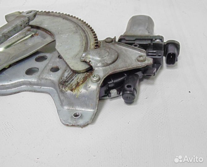 Стеклоподъемник двери передней правой Suzuki SX4 2