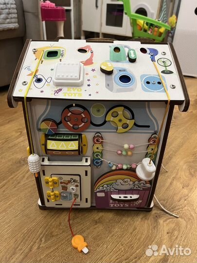 Бизиборд домик