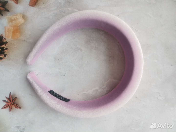 Объёмный мягкий ободок нежно розового цвета