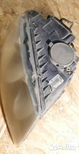 Фара передняя правая Volkswagen Touareg 1