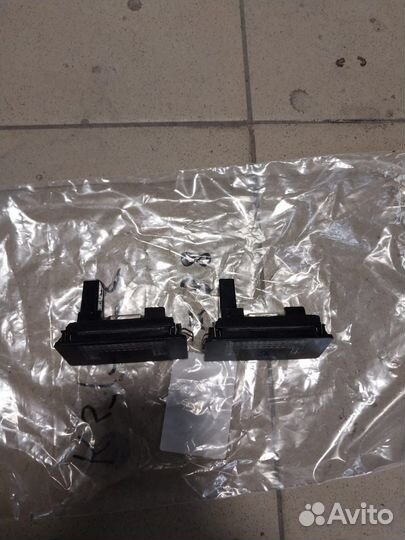 Плафон подсветки номера BMW E38