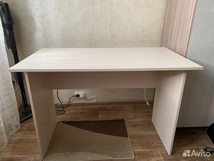 Письменный стол(компьютерный)