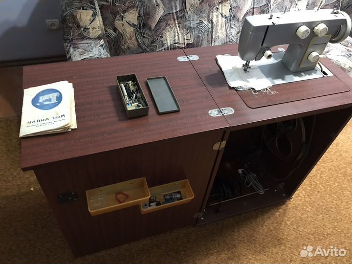 Швейная машина Чайка 142м
