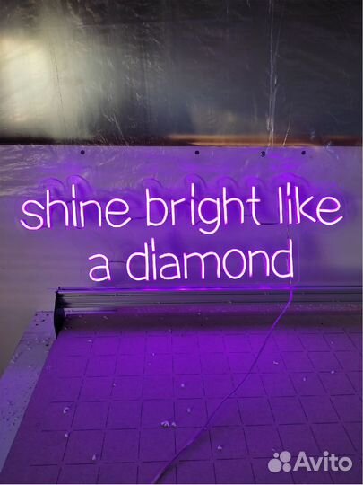 Неоновая вывеска