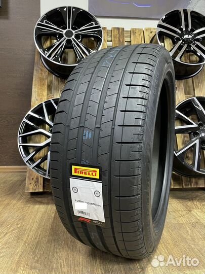 Pirelli P Zero PZ4 295/35 R21 107Y