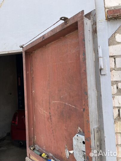 Ворота гаражные металлические бу 2 штуки