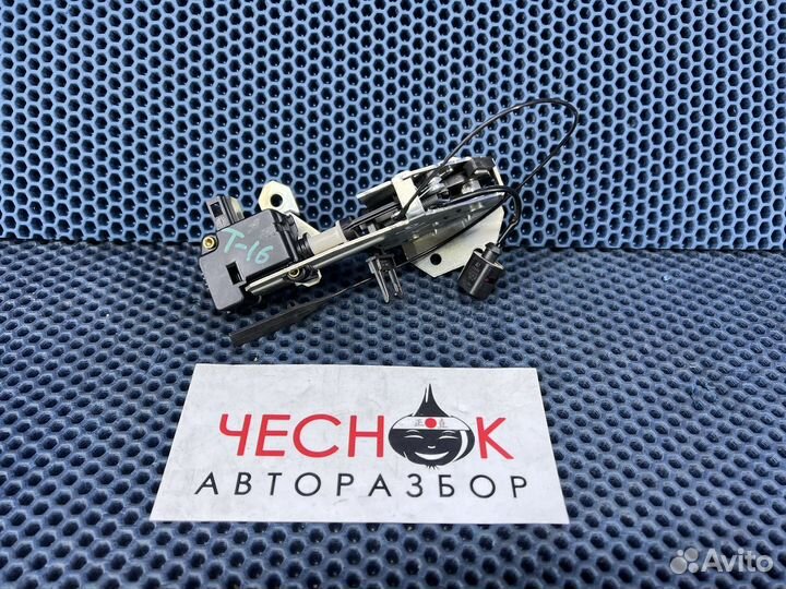 Замок стекла крышки двери багажника Touareg GP