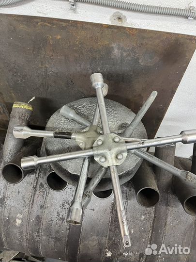 Ключ баллонный