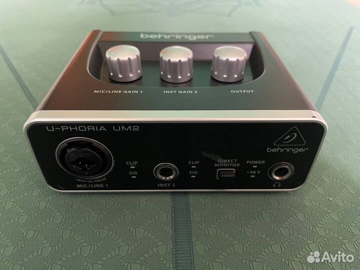 Звуковая карта Behringer UM2