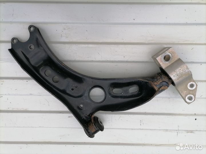 Рычаг передний левый Skoda Oktavia a5