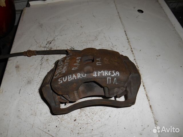 Передний левый суппорт Subaru Impreza G10