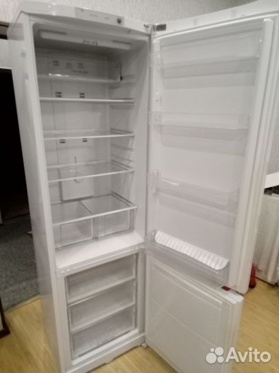 Холодильник Hotpoint ariston бу