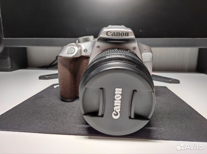 Зеркальный фотоаппарат canon 1300d (пробег 4,5 т.)