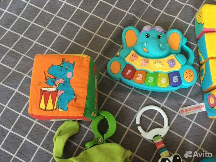 Игрушки для малышей пакетом