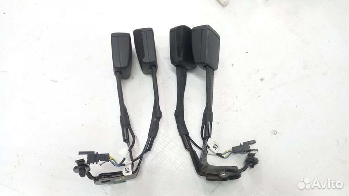 Замок ремня безопасности задний Volksvagen Taos