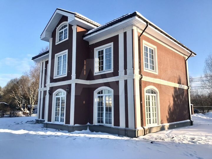 Коттедж 292 м² на участке 15 сот.