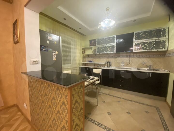 2-к. квартира, 72 м², 8/14 эт.