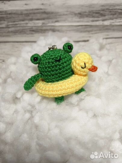 Лягушата разные вязаные