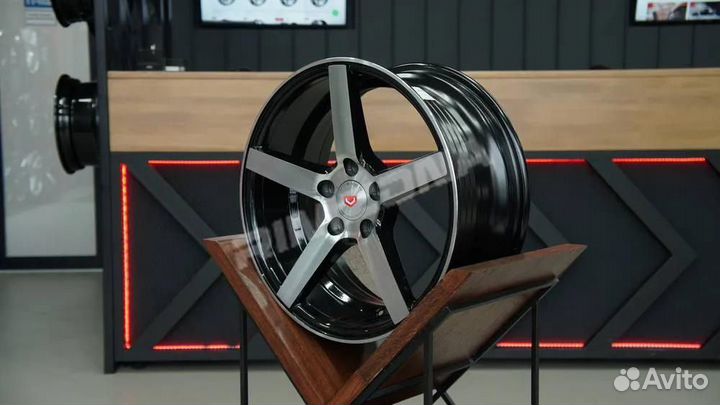 Литой диск в стиле vossen R17 5x114.3. Новые диски