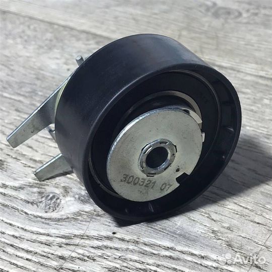 Ролик-натяжитель ремня грм Land Rover Discovery I