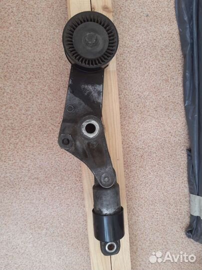 Натяжитель ремня приводного Toyota