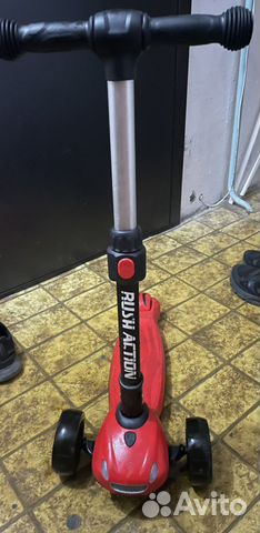 Самокат трехколесный