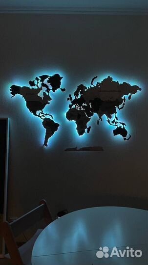 Карта мира из дерева с подсветкой