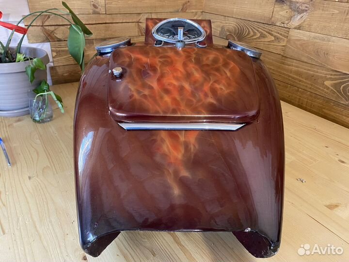 Бензобак на мотоцикл